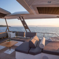 FOUNTAINE-PAJOT-POWER-67-FLYBRIDGE-04