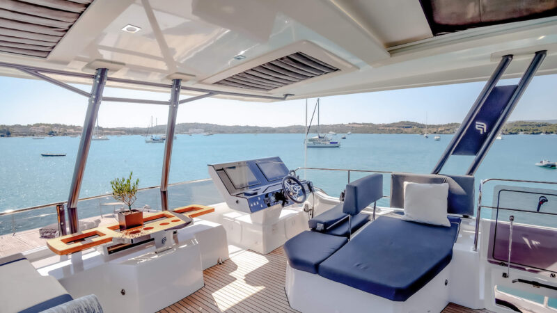 FOUNTAINE-PAJOT-POWER-67-FLYBRIDGE-10