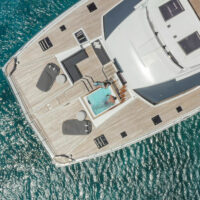 FOUNTAINE-PAJOT-POWER-67-FRONT-COCKPIT-04