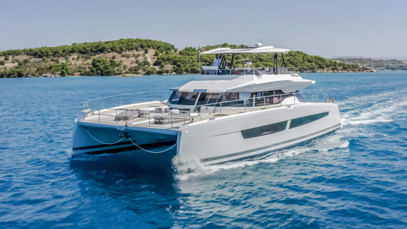 FOUNTAINE-PAJOT-POWER-67-RUNNING-08