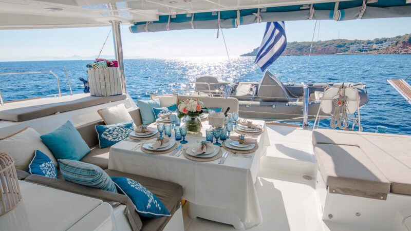 catamaran_lucky_clover_aft_deck_dining2