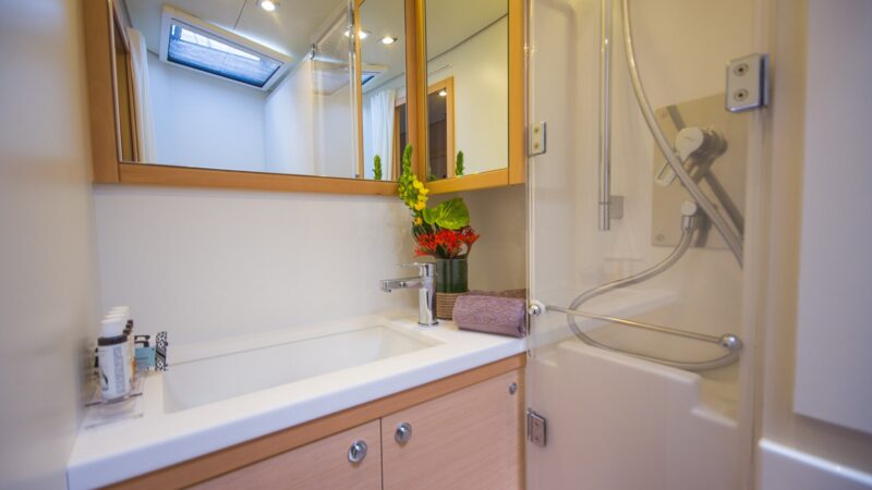 catamaran_lucky_clover_guest_ensuite