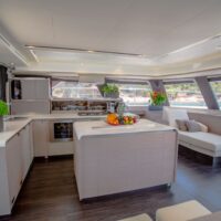 YACHTING_Power 67_kitchen-livingroom day_hi_CN1A2139