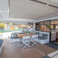 YACHTING_Power 67_kitchen-livingroom day_hiCN1A2293