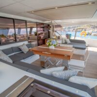 YACHTING_Power 67_kitchen-livingroom day_hiCN1A2304