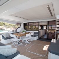 YACHTING_Power 67_kitchen-livingroom day_hiCN1A2325