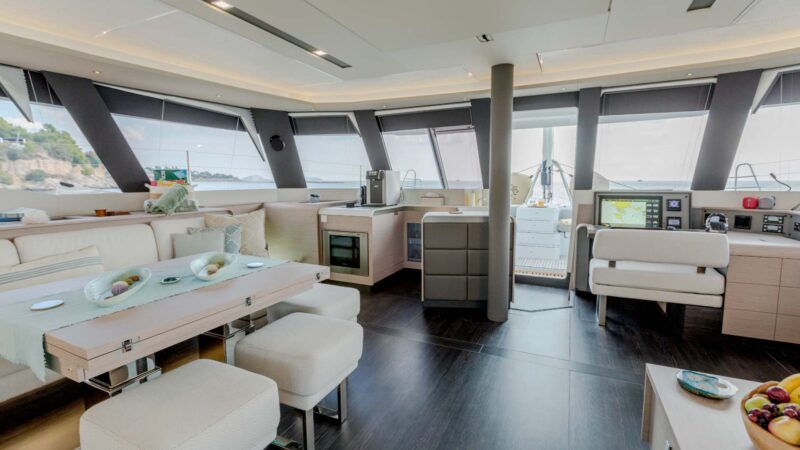 YACHTS 2021-NAMASTE Living Room_web_1680