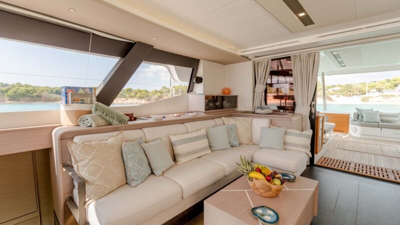 YACHTS 2021-NAMASTE Living Room_web_1710