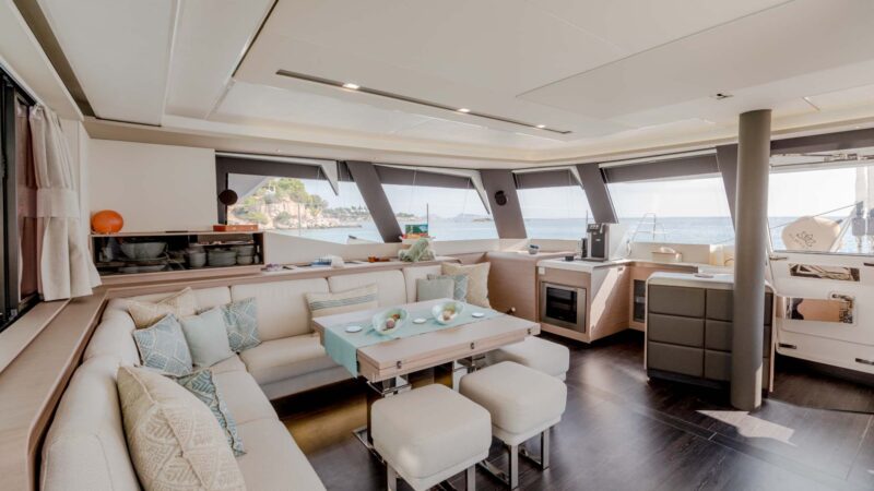 YACHTS 2021-NAMASTE Living Room_web_1719