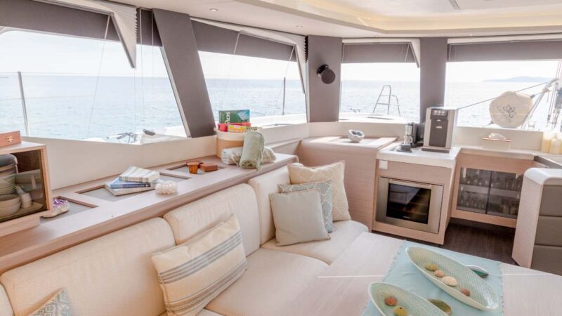 YACHTS 2021-NAMASTE Living Room_web_1731