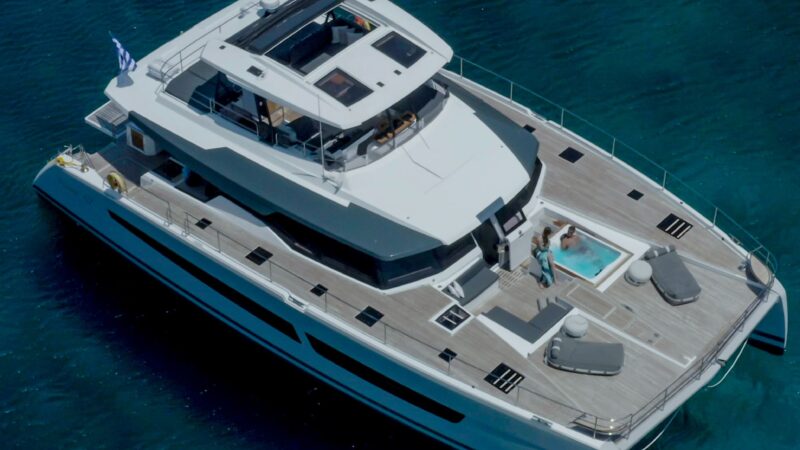 Yachts_Power 67_drone-vertical_hi-2020-08-25-12h57m22s021