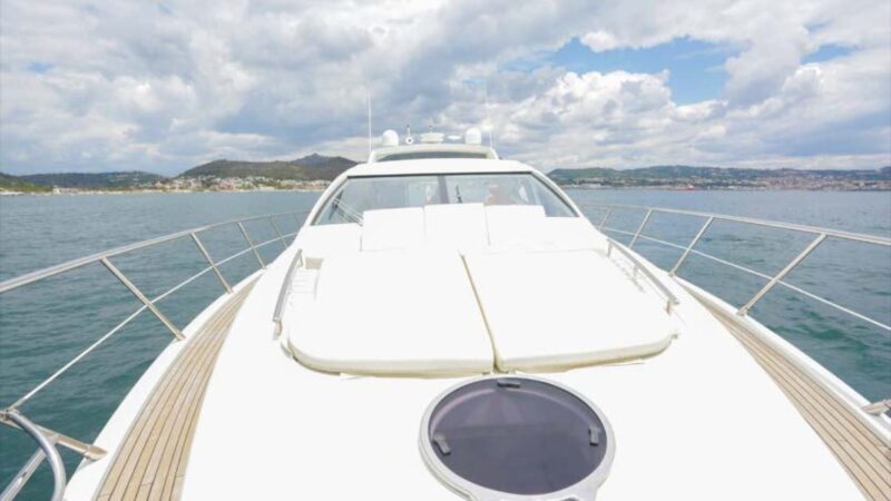 2.2 Comfortable foredeck matresses