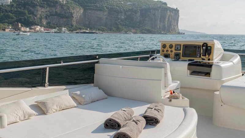 204 Sun bed and Deck Helm