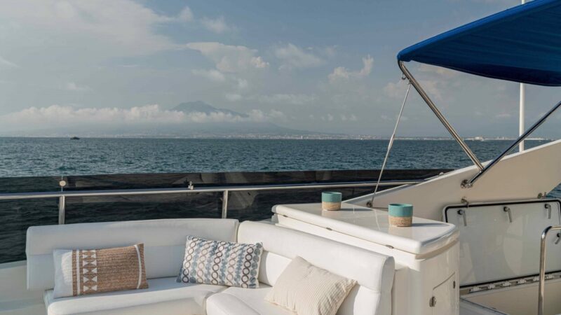 205 Lounge on Flybridge