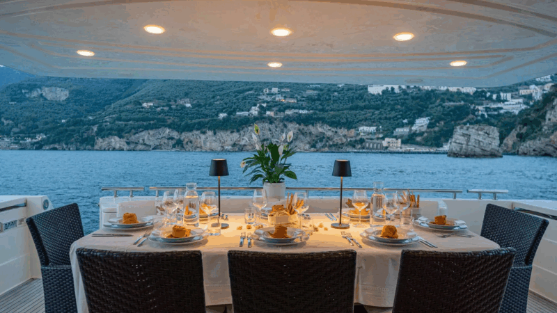 206 Outdoor dining