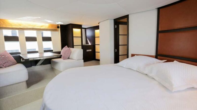 3.2 Master suite dinette