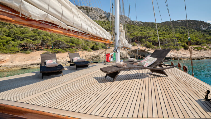 deck sun chairs