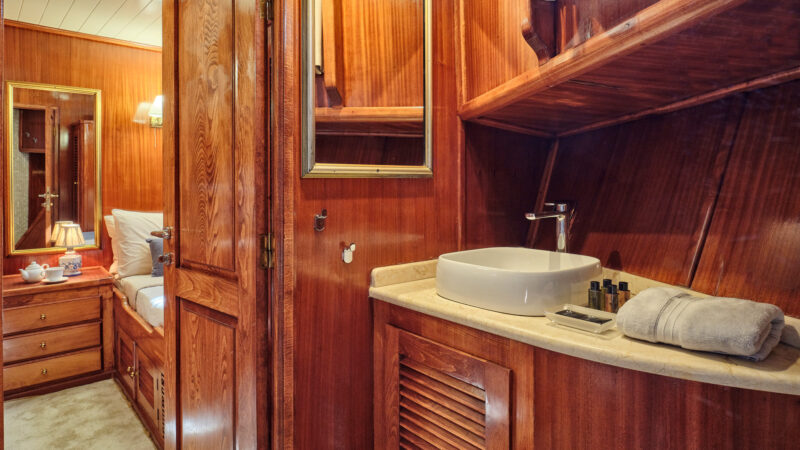 double cabin bathroom