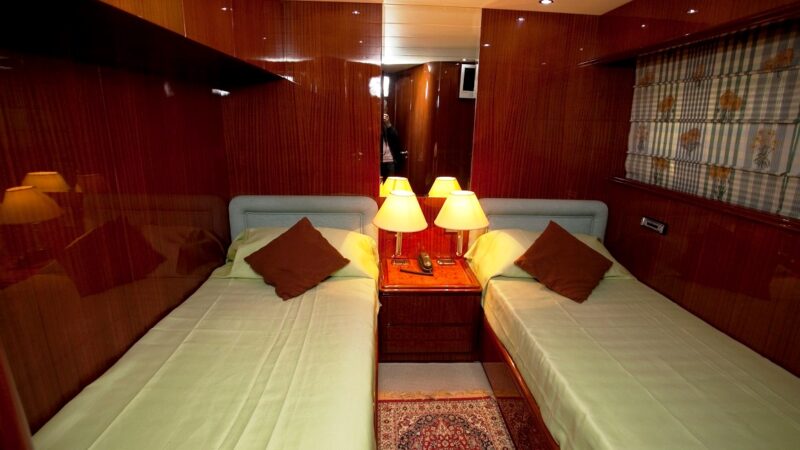 [MOTOR-YACHT-JAUNI]-8265-16