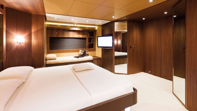 riva-92-duchessa-interior-15