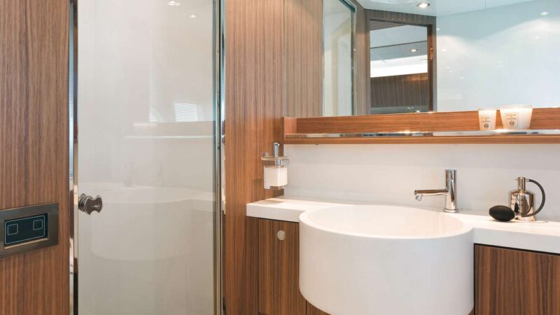 riva-92-duchessa-interior-17