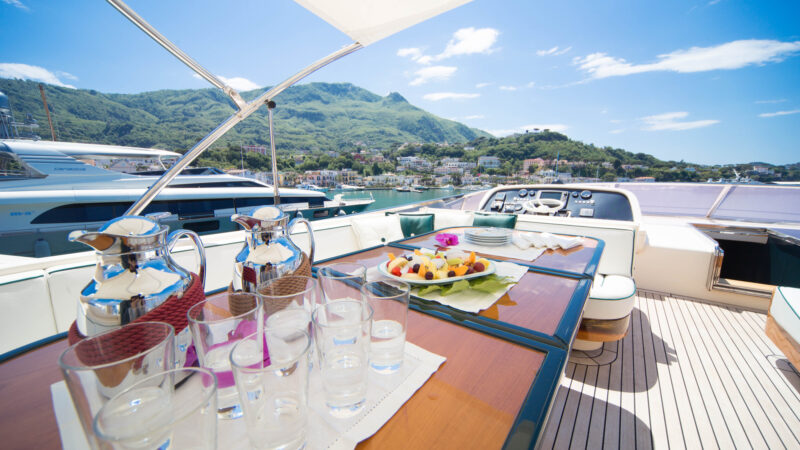 Upper deck dining